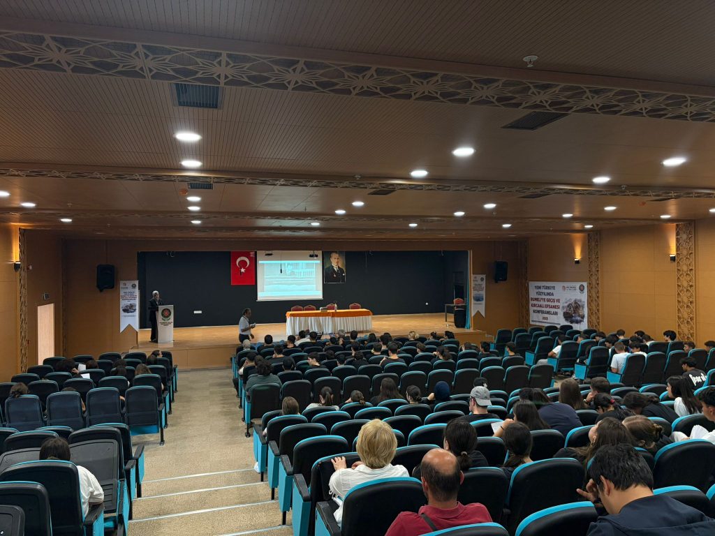 BULTÜRK Derneği Çanakkale Borsa İstanbul Mesleki ve Teknik Anadolu Lisesi’nde Rumeli’ye Geçiş Konferansı ve Kırcaali Efsanesi Belgesel Gösterimi Düzenledi