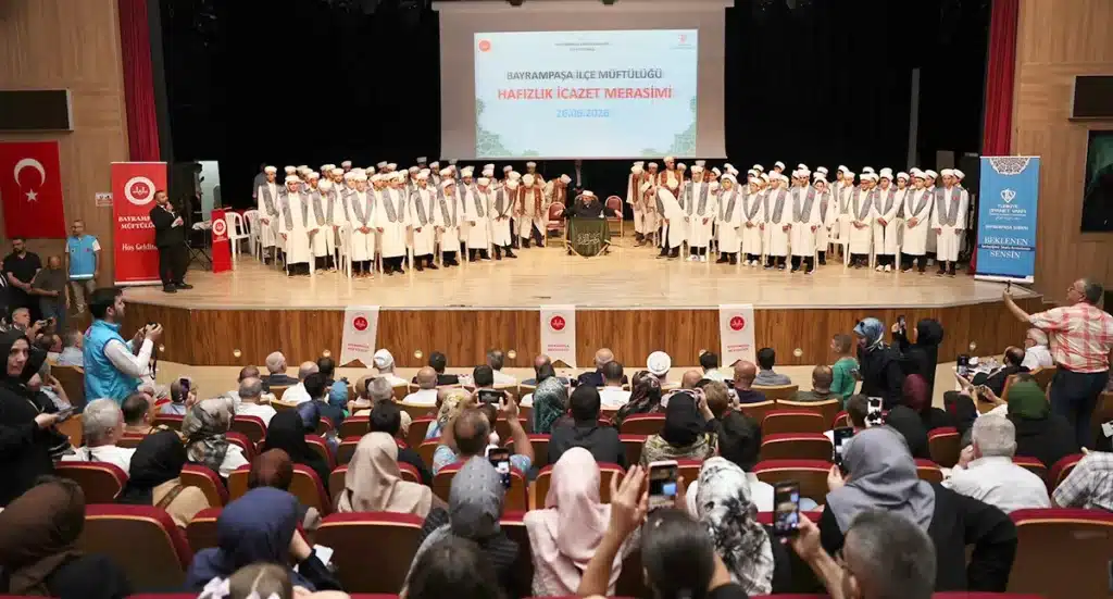 Bayrampaşa’da 80 Hafız İçin İcazet Merasimi Düzenlendi