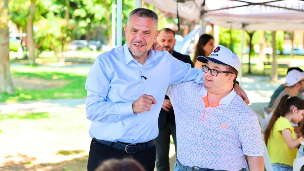 Bayrampaşa’da Anlamlı Buluşma: Özel Bireyler Ahşap Boyama Atölyesinde Bir Araya Geldi