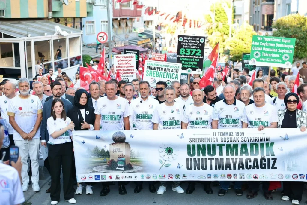 Bayrampaşa’da Srebrenitsa Şehitleri İçin Anlamlı Anma Yürüyüşü Düzenlendi
